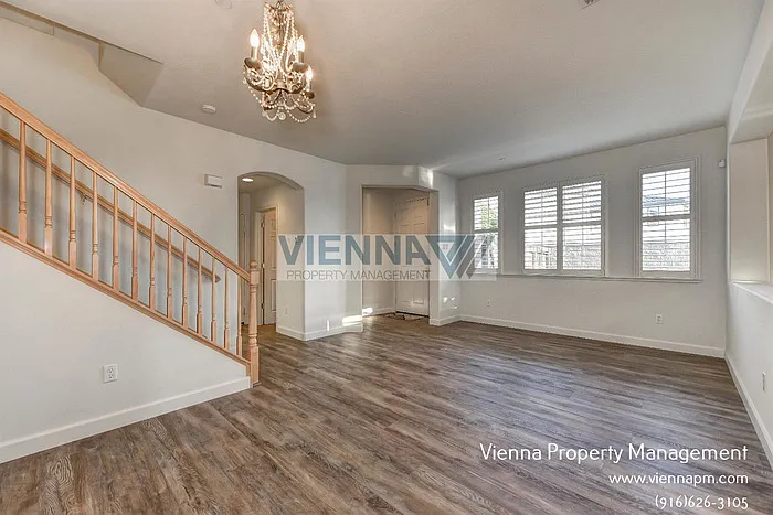 1003 Ferry Cir — Photo 4