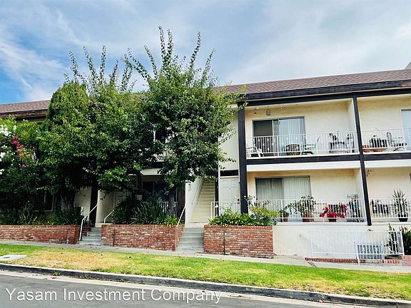 2nd image of 1100 Granville Ave #7