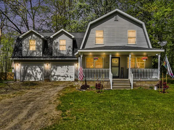 210 Whitebirch Dr, Houghton Lake, MI 48629