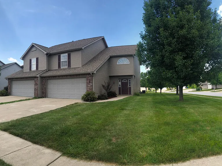 FRONT YARD PROPERTY, MOWING PROVIDED FREE
TRASH SERVICE