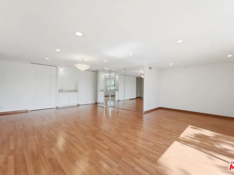 100 S Doheny Dr #213 — Photo 19