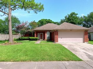 3821 Pin Oak Dr N, Pearland, TX 77581