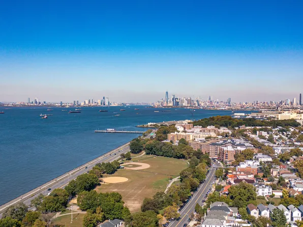 8008 Harbor View Terrace image 8 of 30