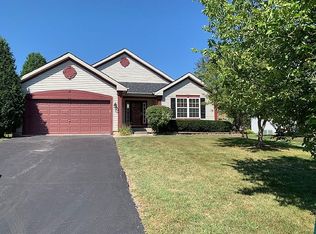 64 Saint Marys Ln, Lindenhurst, IL 60046