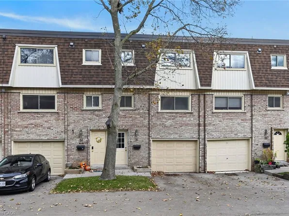 125 Bonaventure Dr #37, Hamilton, ON L9C 5Y9