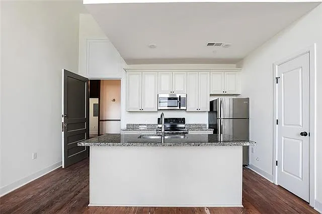 3601 Camp St #105 — Photo 9
