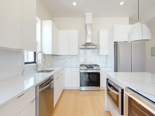 220 Freeman Avenue image 9 of 30