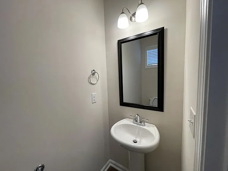 8099 Sheffield Dr — Photo 12