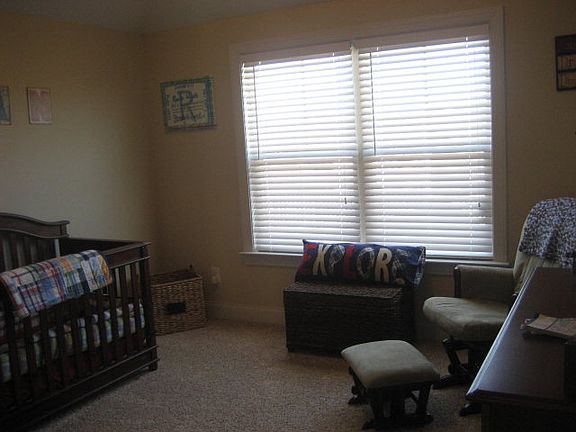 5th image of 332 Brentford Ave