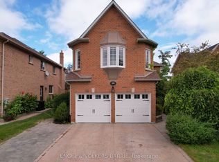 19 Grand Forest Dr, Barrie, ON L4N 7E7