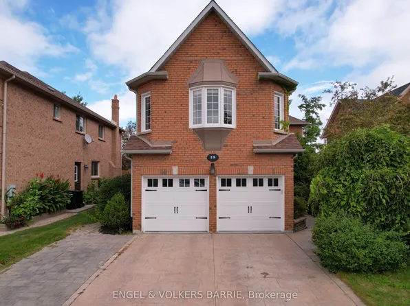 19 Grand Forest Dr, Barrie, ON L4N 7E7