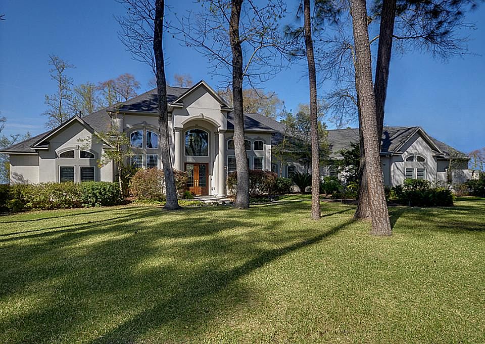 Elegant waterfront living at its finest on 1.43 acres