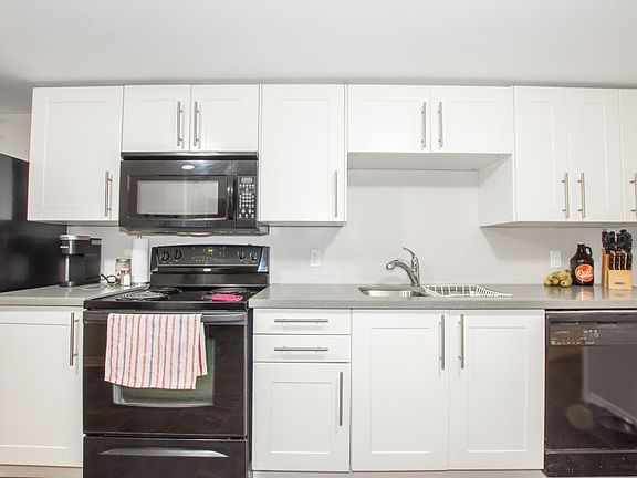 3rd image of 4 Hudson Dr #2