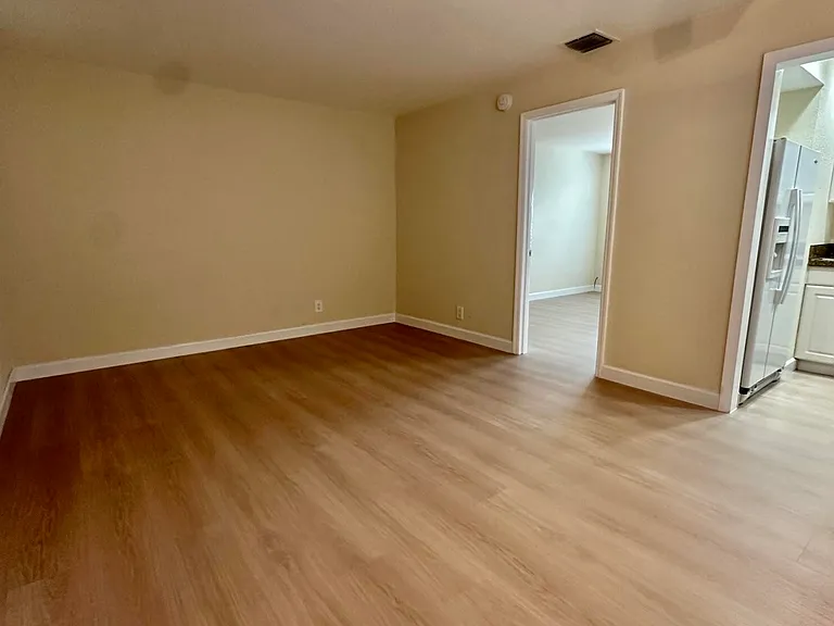 815 Middle River Dr #110 — Photo 8