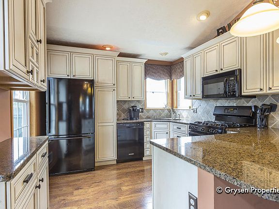 3rd image of 7755 Schoolside Dr