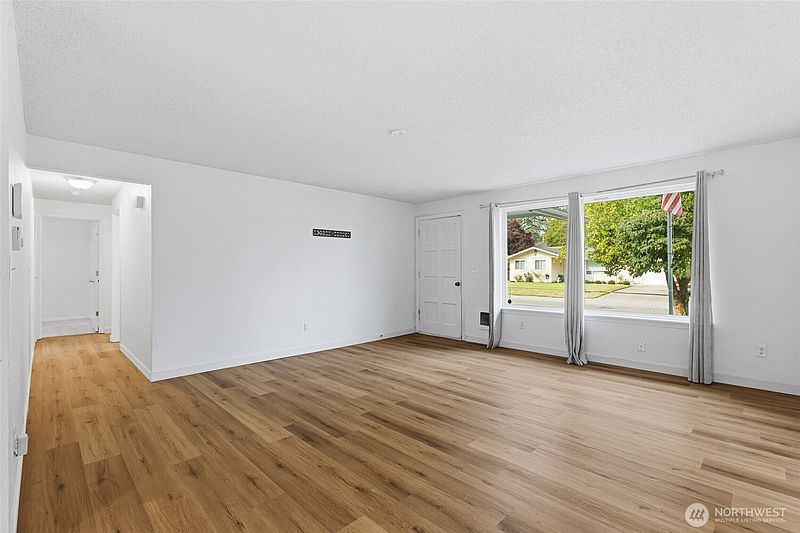 5th image of 17215 13th Avenue Ct E