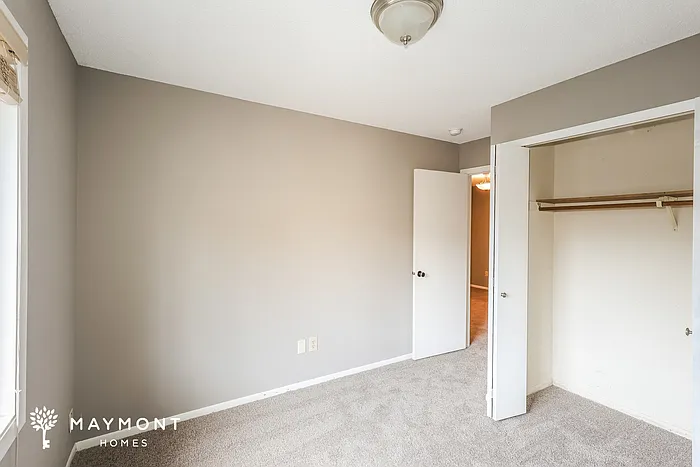 8433 Thomas Ct N — Photo 14