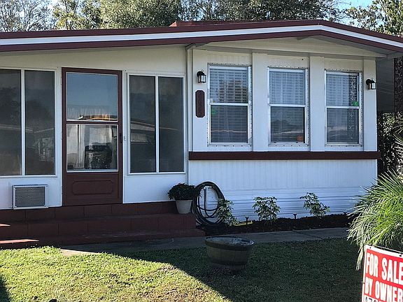 4th image of 2625 Holly Pl