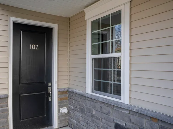 102 Honeysuckle Ln, Warren, NJ 07059