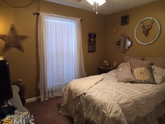 5th image of 303 Ivy Ct