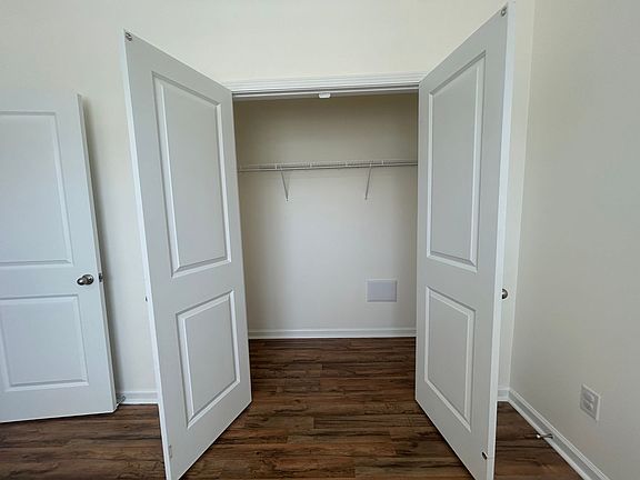 5th image of 211 Addlestone Cir