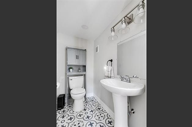 1st image of 1007 Saint John St