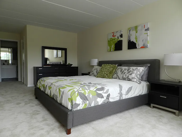 Wellesley House Apartments — Photo 6