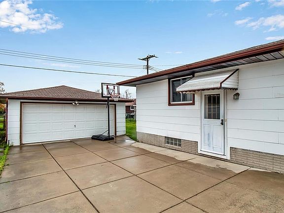 3rd image of 54 Norman Dr