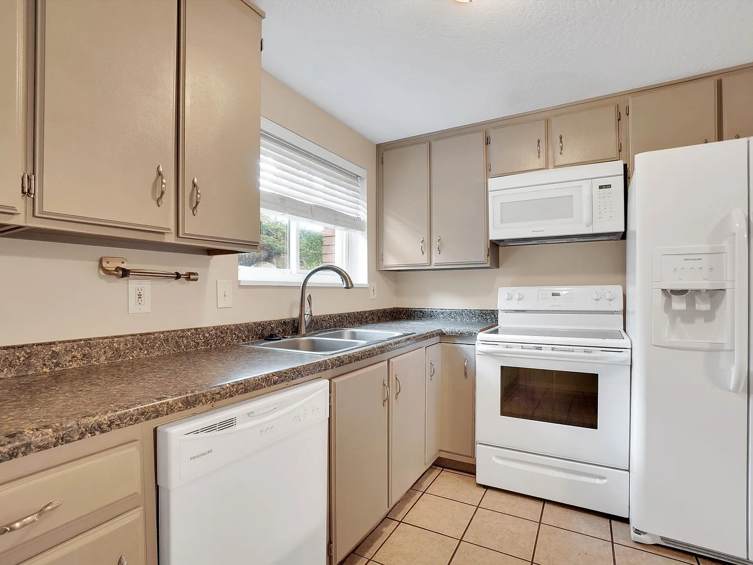 2 bed, 1146 sqft, $1,675 — Photo 4