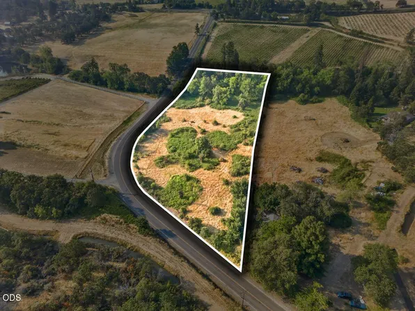 3545 Pioneer Rd, Medford, OR 97501