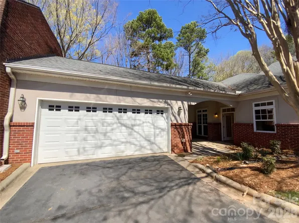 8820 Legacy Lake Ln, Charlotte, NC 28269