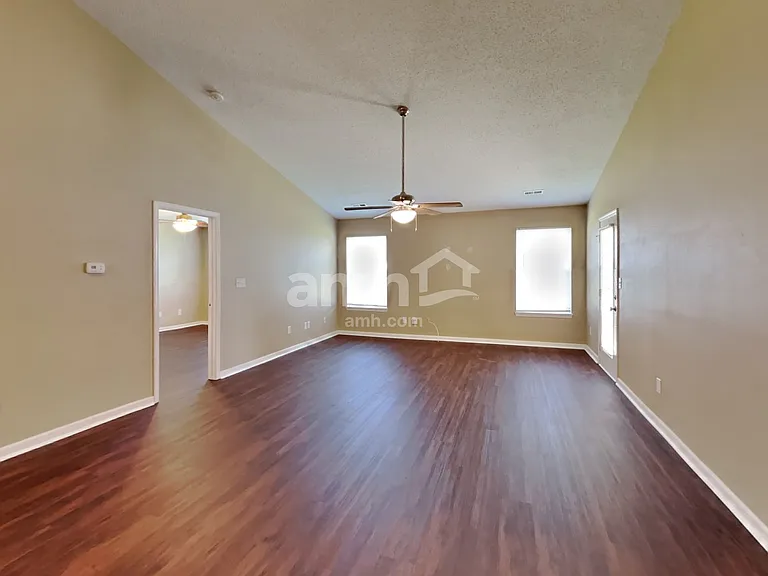 9734 Thomas Ln — Photo 6