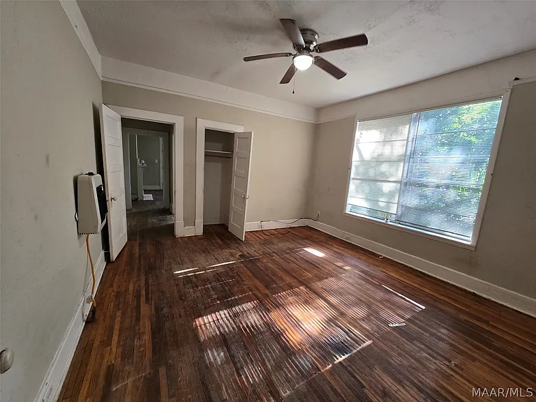 2302 Plum St — Photo 5