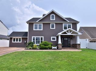 152 Bloomingdale Rd, Levittown, NY 11756