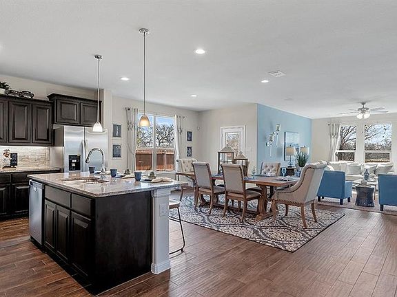 Home images & Floor Plans are for illustration purposes only & may vary from actual home