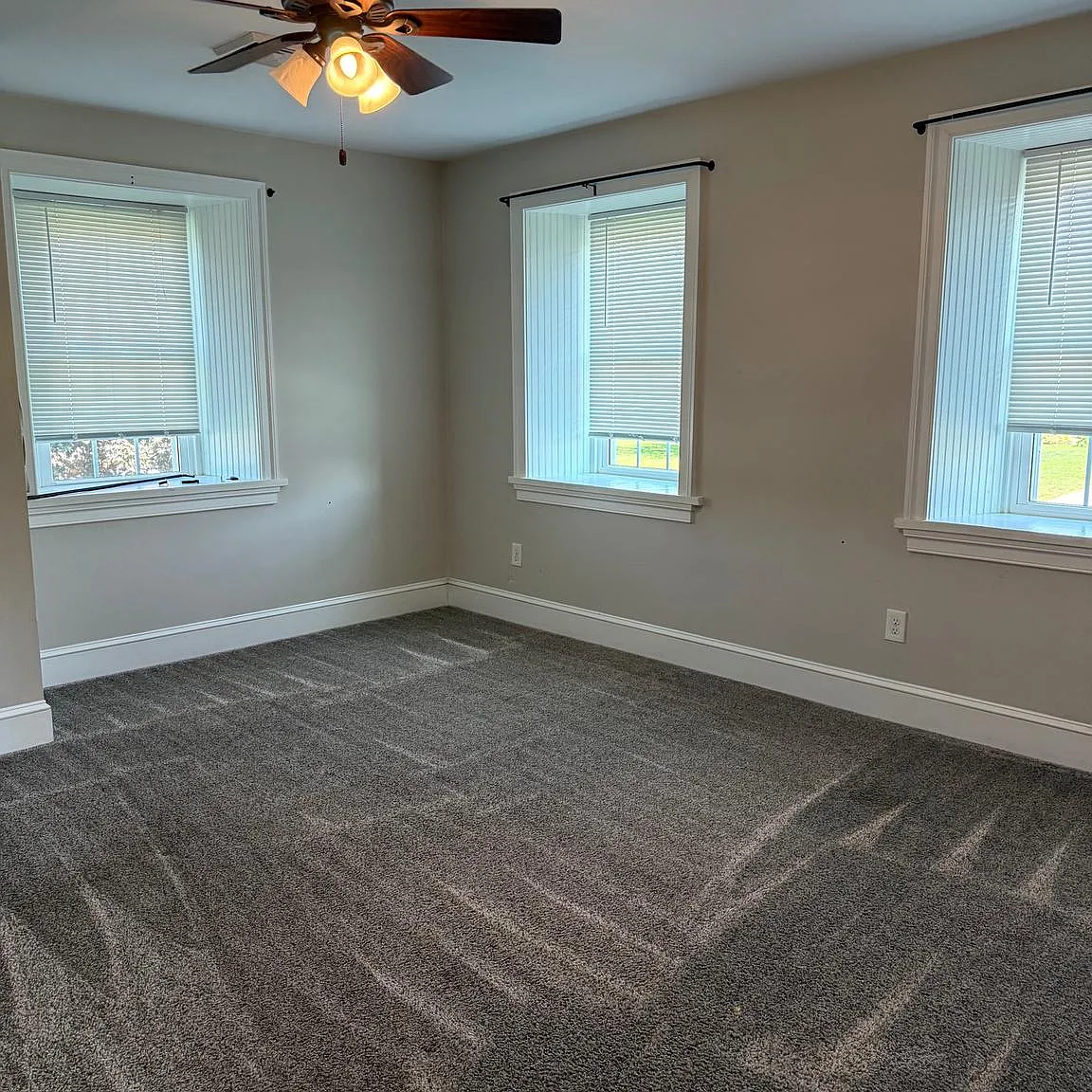 4 bed, 2888 sqft, $2,495 — Photo 3