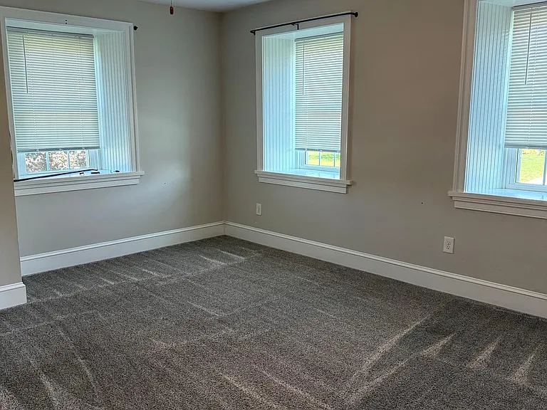 4056 E Newport Rd — Photo 3