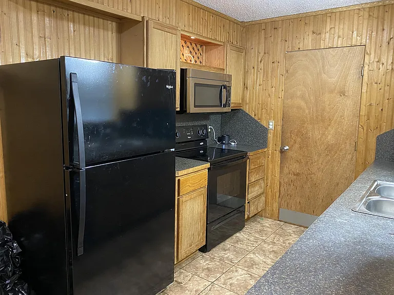 429 E Hillcrest Ln — Photo 9