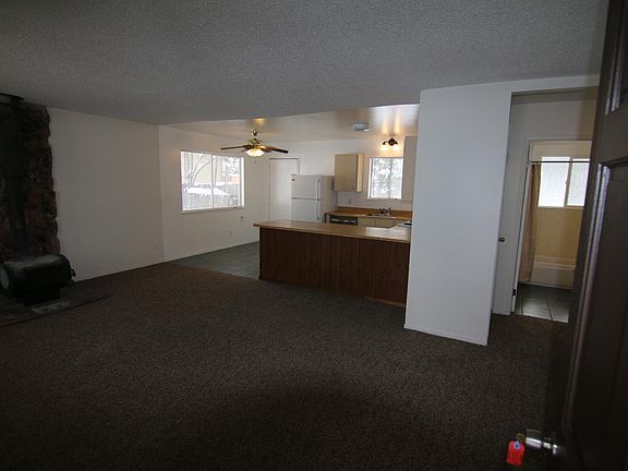 3rd image of 730 Patricia Ln