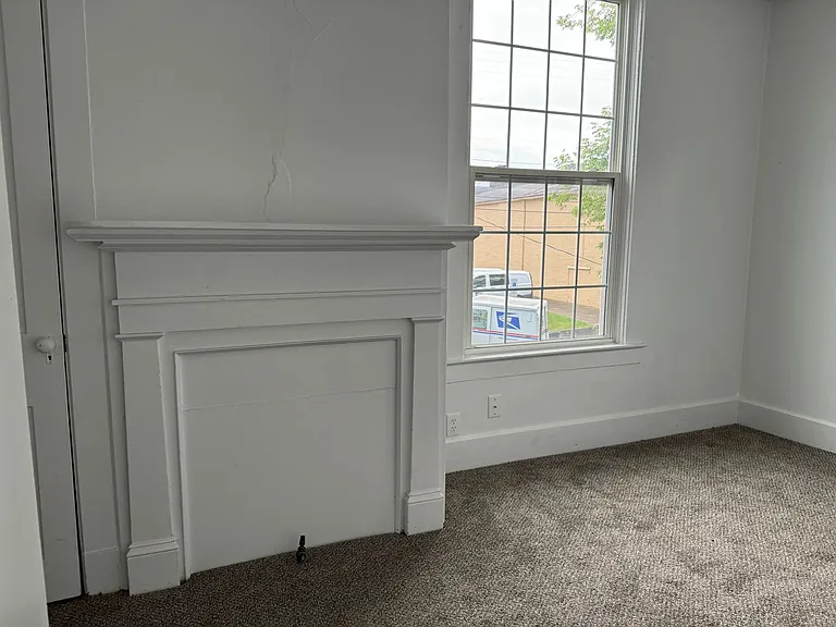 127 W Market St — Photo 8