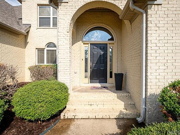 3rd image of 139 Blackburn Dr