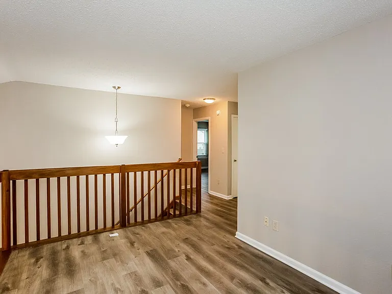 279 Brookview Dr — Photo 10
