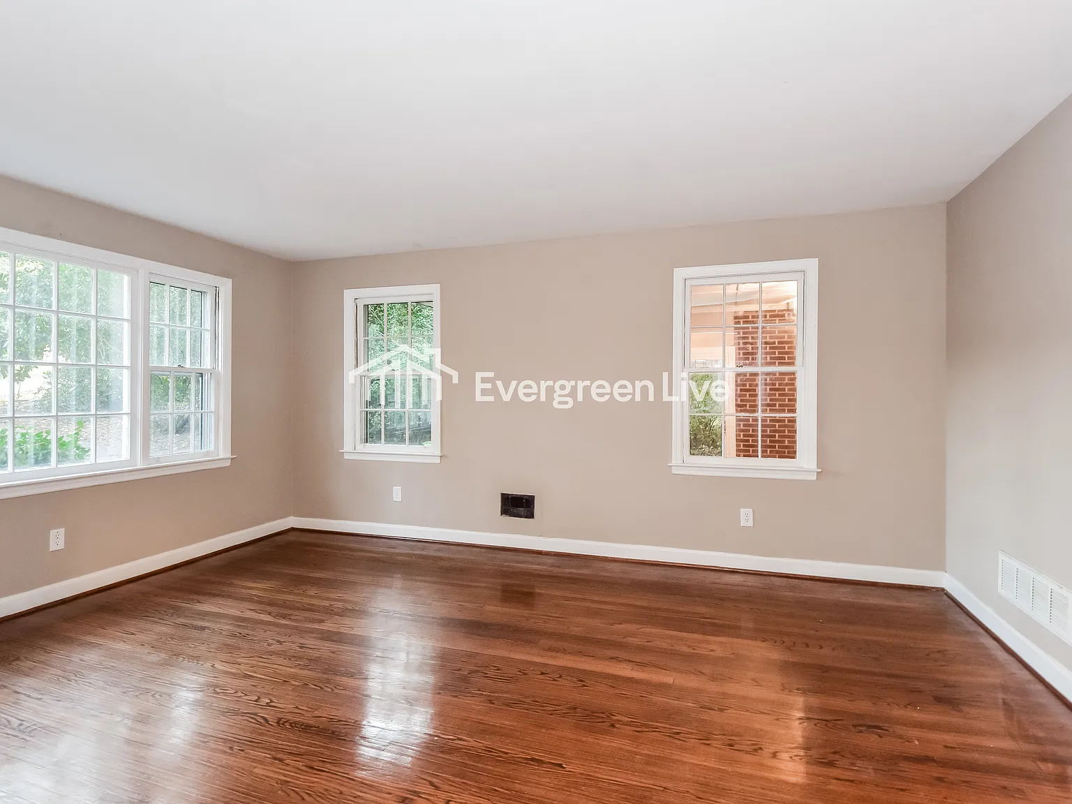 3 bed, 2.0 bath, 1183 sqft, $1,545 — Photo 2