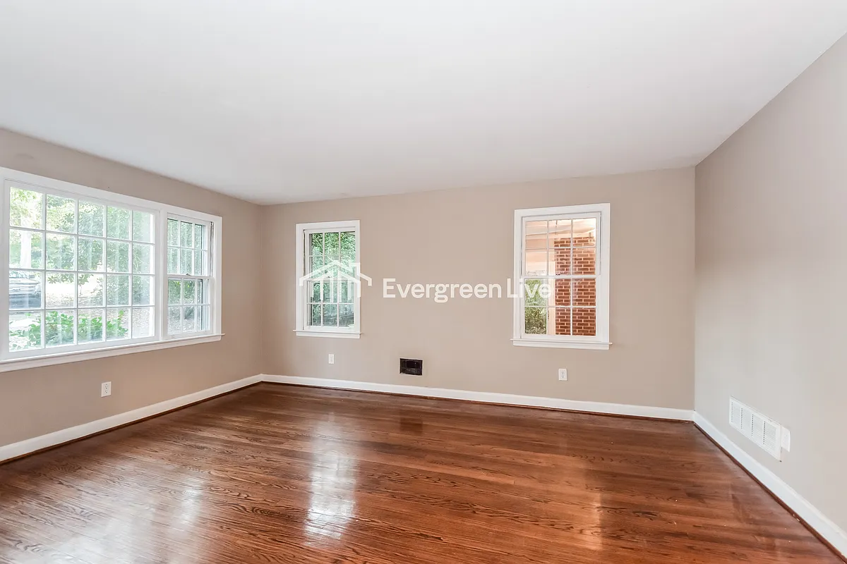 Building Photo - 1501 Romain Dr