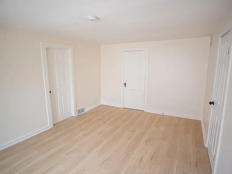 9105 Bancroft Ave — Photo 26