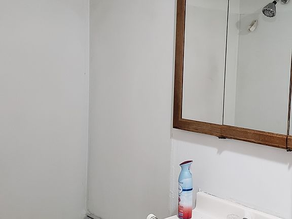 5th image of 620 Swift St