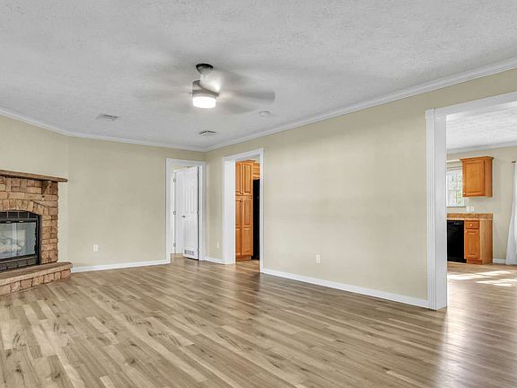 4th image of 349 SE Valerie Ct