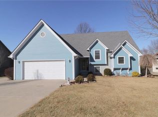 1809 NW Westbrooke Dr, Blue Springs, MO 64015