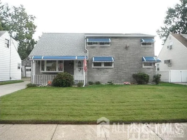 13 Laurel St, Carteret, NJ 07008