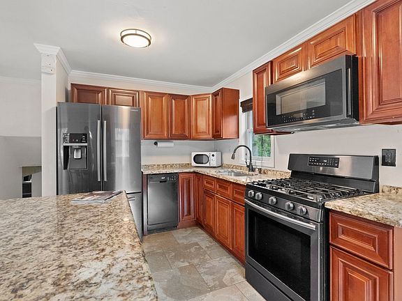 4th image of 1227 Meadowbrook Dr